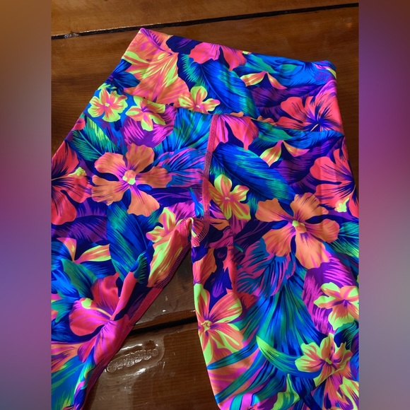 Fused Hawaii leggings/swim pants size medium but fit more like a small - Picture 3 of 7